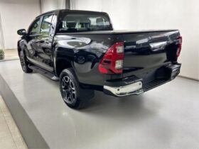 TOYOTA HILUX 2.8 D-4D TURBO DIESEL CD SRX 4X4 AUTOMÁTICO