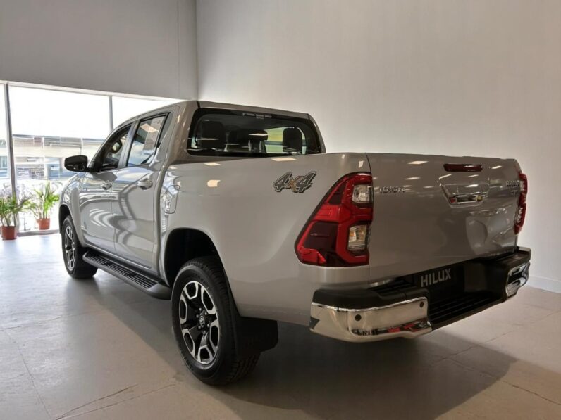 TOYOTA HILUX 2.8 D-4D TURBO DIESEL CD SRV 4X4 AUTOMÁTICO
