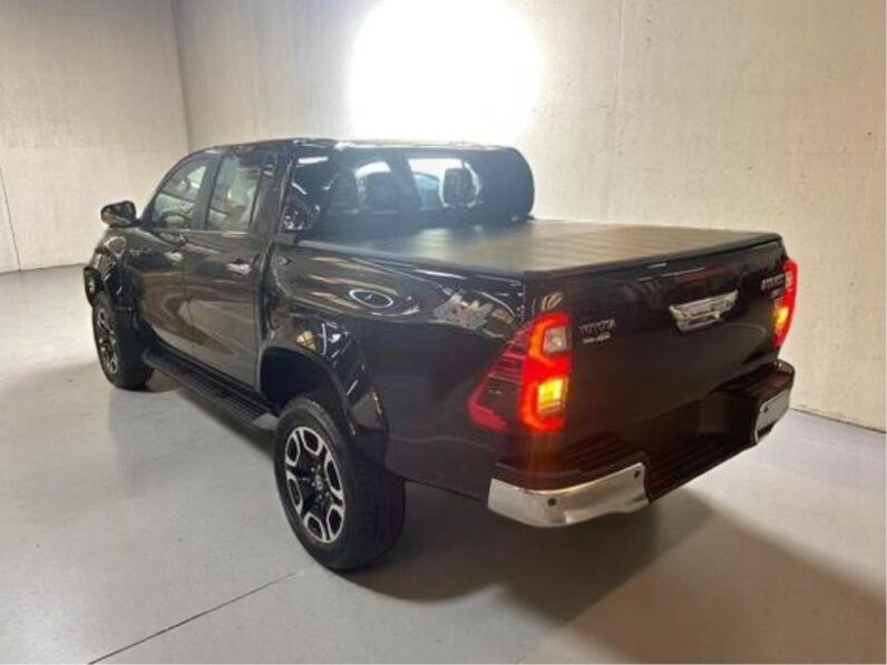 TOYOTA HILUX 2.8 D-4D TURBO DIESEL CD SRX PLUS 4X4 AUTOMÁTICO