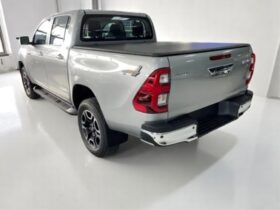 TOYOTA HILUX 2.8 D-4D TURBO DIESEL CD SRX 4X4 AUTOMÁTICO
