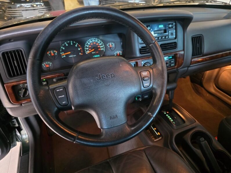 JEEP GRAND CHEROKEE 5.2 LIMITED 4X4 V8 16V GASOLINA 4P AUTOMÁTICO