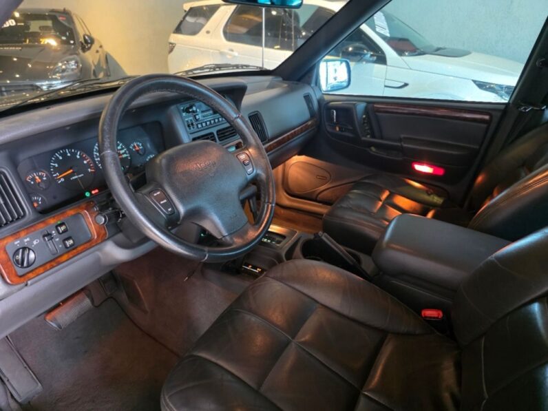 JEEP GRAND CHEROKEE 5.2 LIMITED 4X4 V8 16V GASOLINA 4P AUTOMÁTICO