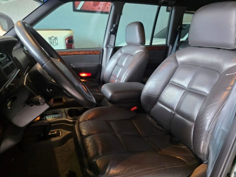 JEEP GRAND CHEROKEE 5.2 LIMITED 4X4 V8 16V GASOLINA 4P AUTOMÁTICO