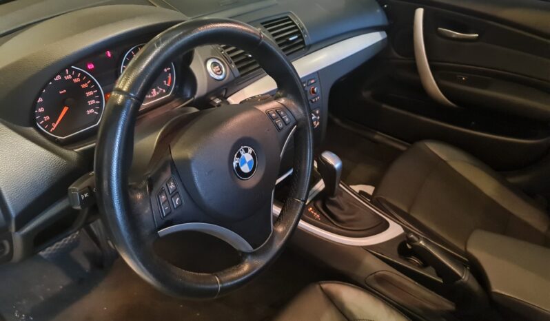 
								BMW 120i 2.0 TOP HATCH 16V GASOLINA 4P AUTOMÁTICO full									