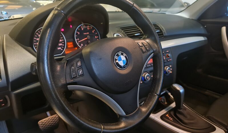 
								BMW 120i 2.0 TOP HATCH 16V GASOLINA 4P AUTOMÁTICO full									