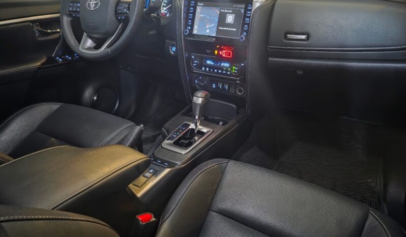 
								TOYOTA HILUX SW4 2.8 D-4D TURBO DIESEL SRX 7L 4X4 AUTOMÁTICO full									