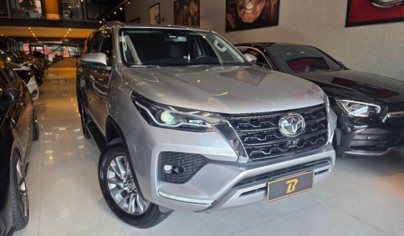 
								TOYOTA HILUX SW4 2.8 D-4D TURBO DIESEL SRX 7L 4X4 AUTOMÁTICO full									