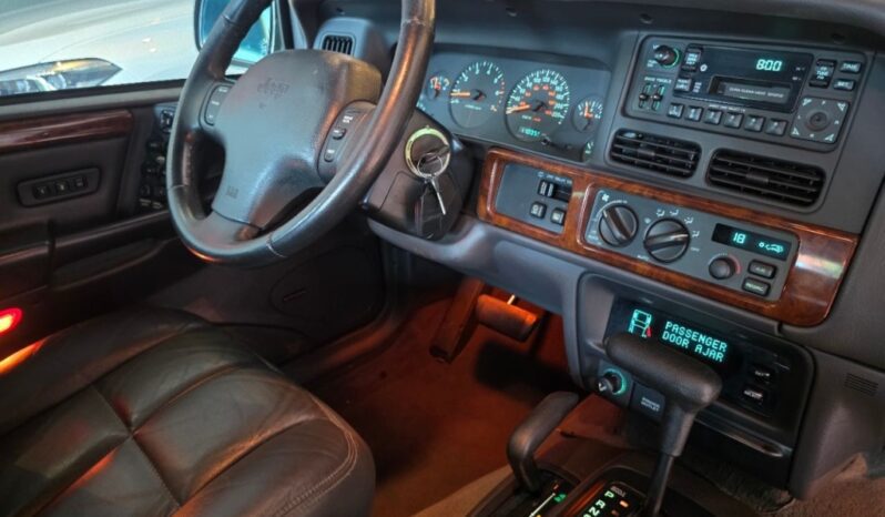 
								JEEP GRAND CHEROKEE 5.2 LIMITED 4X4 V8 16V GASOLINA 4P AUTOMÁTICO full									