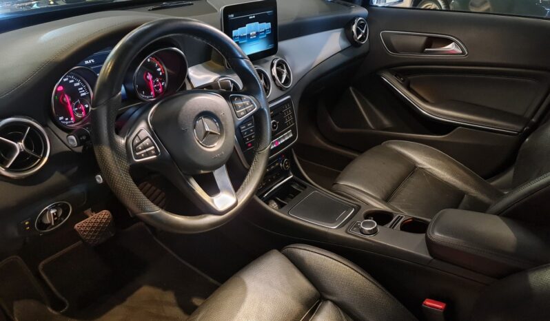 
								MERCEDES-BENZ GLA 200 1.6 CGI FLEX ENDURO 7G-DCT full									