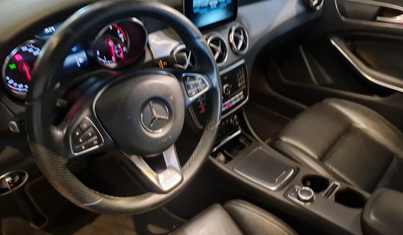 
								MERCEDES-BENZ GLA 200 1.6 CGI FLEX ENDURO 7G-DCT full									