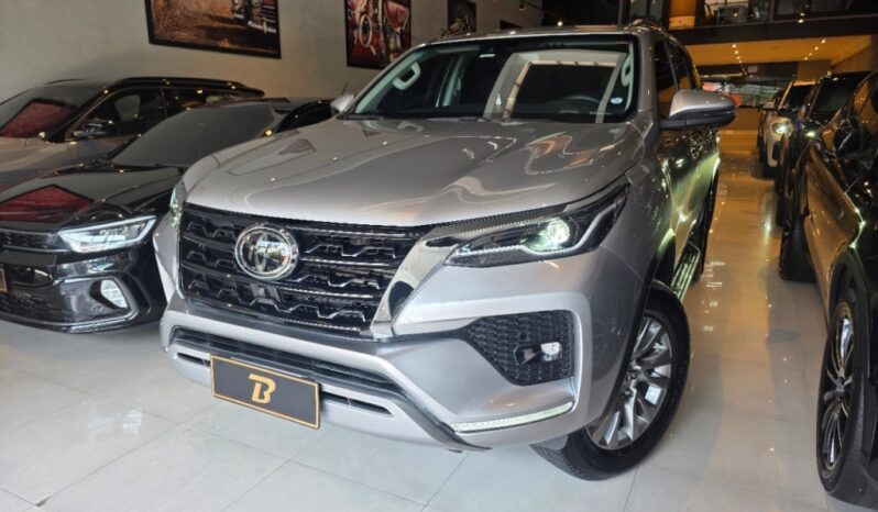 
								TOYOTA HILUX SW4 2.8 D-4D TURBO DIESEL SRX 7L 4X4 AUTOMÁTICO full									