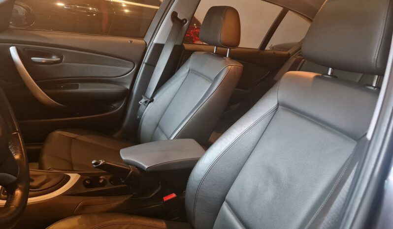 
								BMW 120i 2.0 TOP HATCH 16V GASOLINA 4P AUTOMÁTICO full									