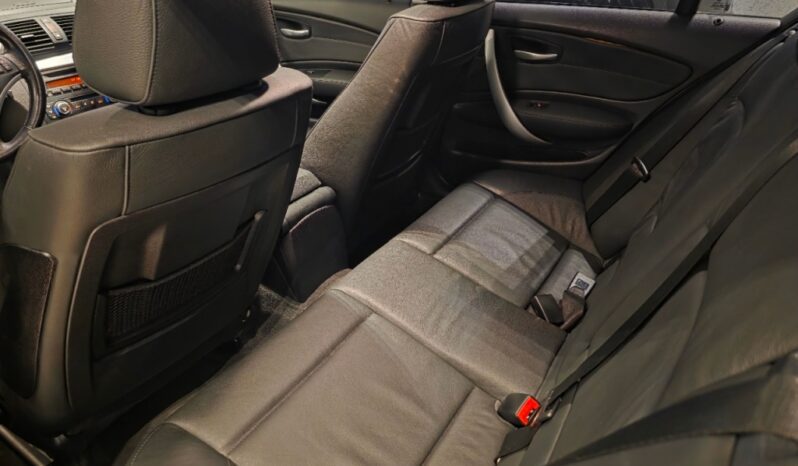 
								BMW 120i 2.0 TOP HATCH 16V GASOLINA 4P AUTOMÁTICO full									