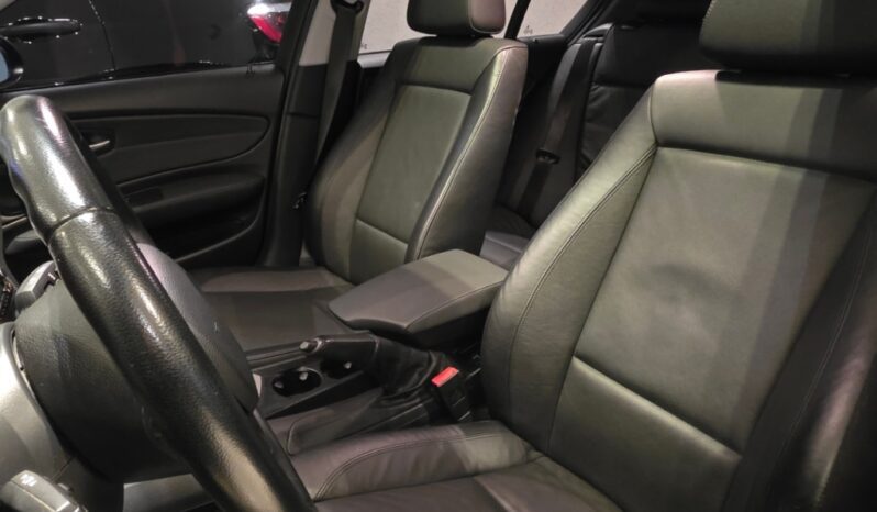 
								BMW 120i 2.0 TOP HATCH 16V GASOLINA 4P AUTOMÁTICO full									