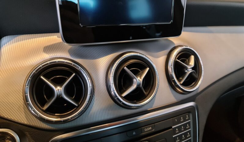 
								MERCEDES-BENZ CLA 200 1.6 URBAN 16V FLEX 4P AUTOMÁTICO full									