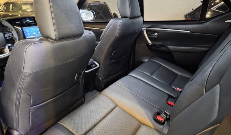 
								TOYOTA HILUX SW4 2.8 D-4D TURBO DIESEL SRX PLATINUM 7L 4X4 AUTOMÁTICO full									