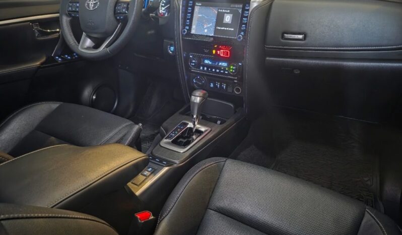 
								TOYOTA HILUX SW4 2.8 D-4D TURBO DIESEL SRX 4X4 AUTOMÁTICO full									