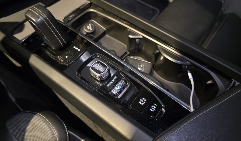 
								VOLVO XC60 2.0 T8 HYBRID R-DESIGN AWD GEARTRONIC full									