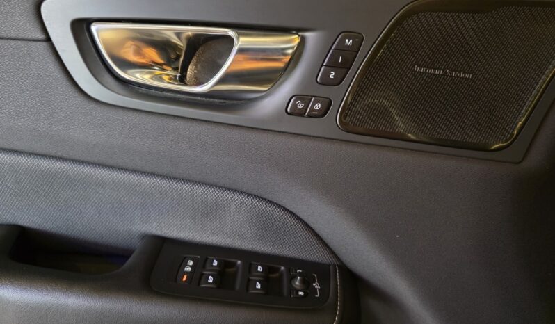 
								VOLVO XC60 2.0 T8 HYBRID R-DESIGN AWD GEARTRONIC full									
