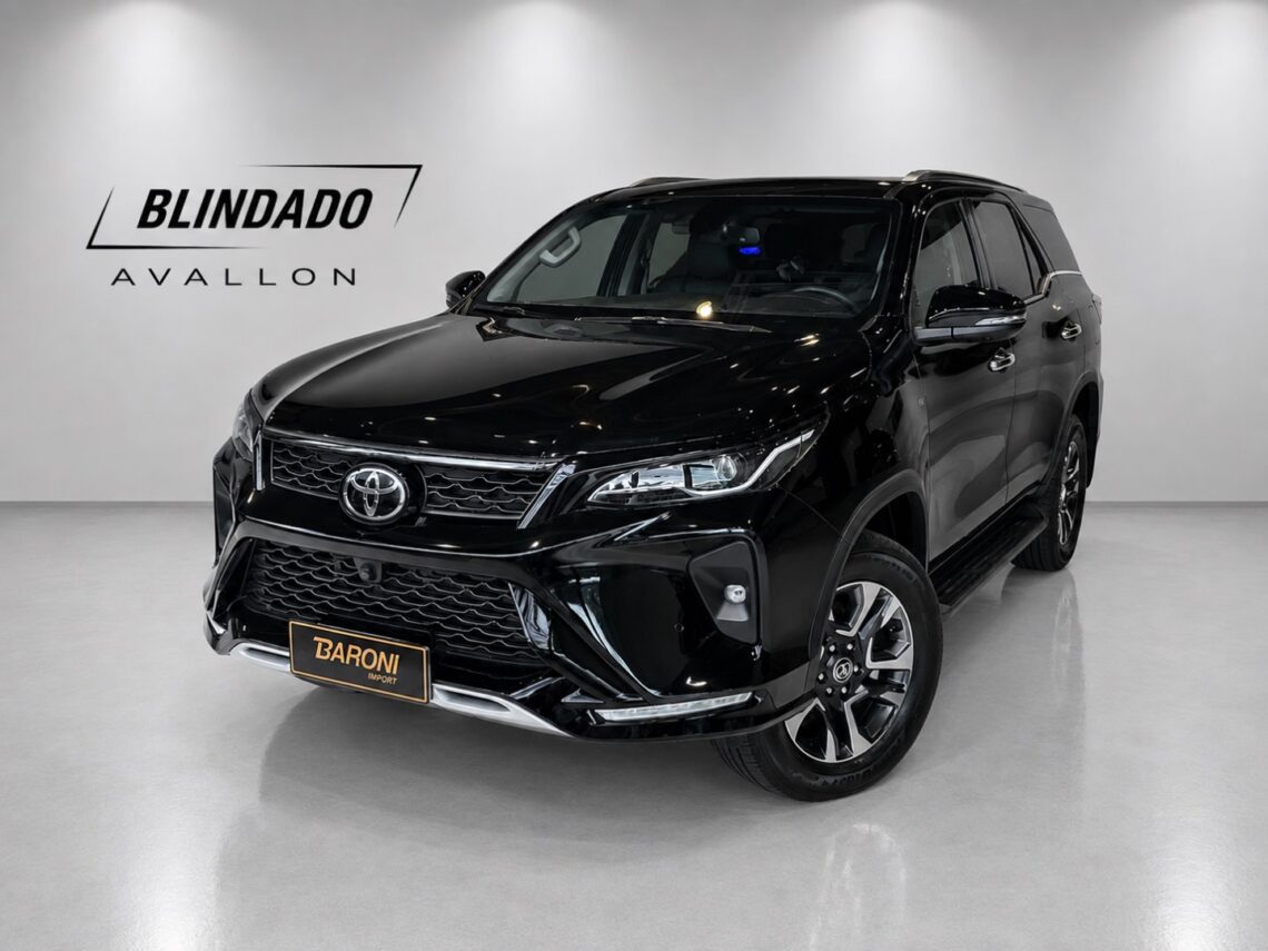 TOYOTA HILUX SW4 2.8 D-4D TURBO DIESEL SRX PLATINUM 7L 4X4 AUTOMÁTICO