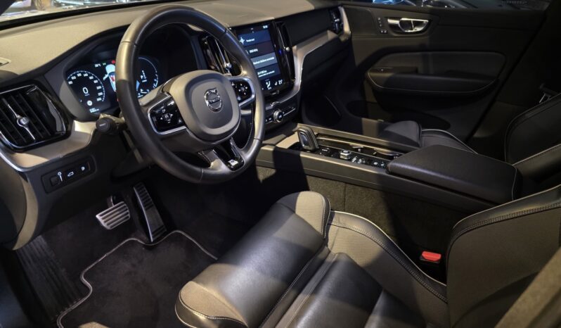 
								VOLVO XC60 2.0 T8 HYBRID R-DESIGN AWD GEARTRONIC full									