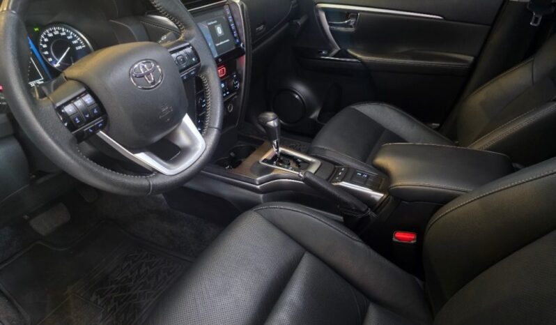 
								TOYOTA HILUX SW4 2.8 D-4D TURBO DIESEL SRX 4X4 AUTOMÁTICO full									