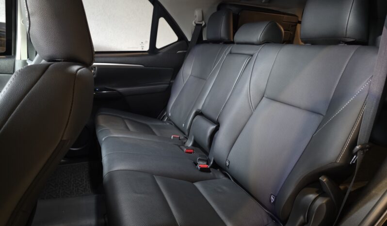
								TOYOTA HILUX SW4 2.8 D-4D TURBO DIESEL SRX PLATINUM 7L 4X4 AUTOMÁTICO full									
