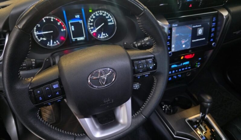 
								TOYOTA HILUX SW4 2.8 D-4D TURBO DIESEL SRX 4X4 AUTOMÁTICO full									