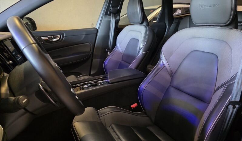 
								VOLVO XC60 2.0 T8 HYBRID R-DESIGN AWD GEARTRONIC full									