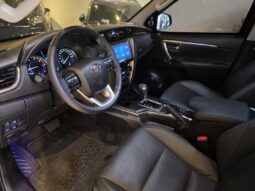 
										TOYOTA HILUX SW4 2.8 D-4D TURBO DIESEL SRX PLATINUM 7L 4X4 AUTOMÁTICO full									