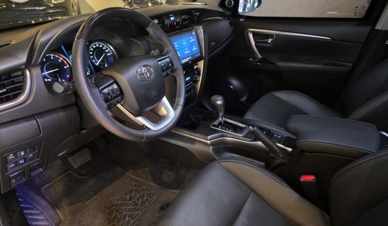 
								TOYOTA HILUX SW4 2.8 D-4D TURBO DIESEL SRX PLATINUM 7L 4X4 AUTOMÁTICO full									